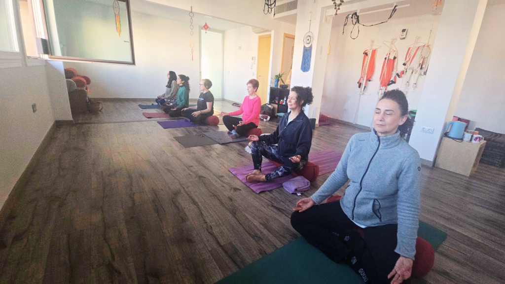 Puertas Abiertas · Bienestar · Primavera 2026 - Diana Vayus Yoga Puertas Abiertas · Bienestar · Primavera 2026 - Diana Vayus Yoga